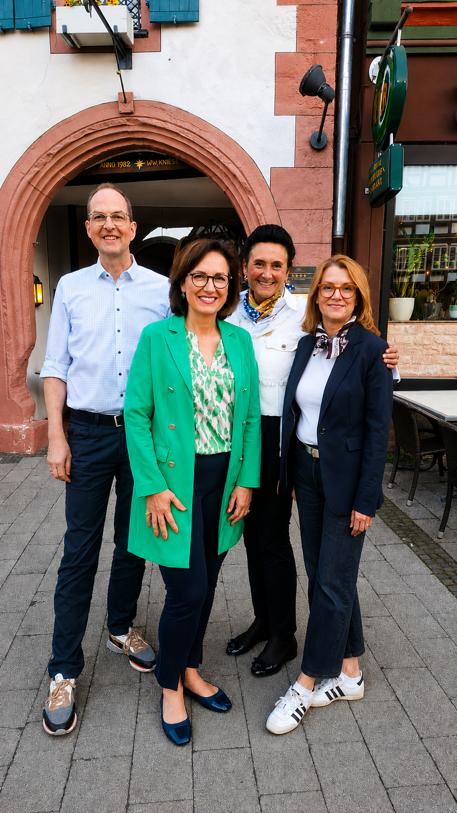 Das Vorstandsteam der Freunde der Bad Hersfelder Festspiele: Schatzmeister Michael Hoffmann, Vorsitzende Yvonne Steinkamp-Deetjen, stellv. Vorsitzende D&eacute;sir&eacute;e Derin-Holzapfel, Schriftf&uuml;hrerin Kerstin Kleine 